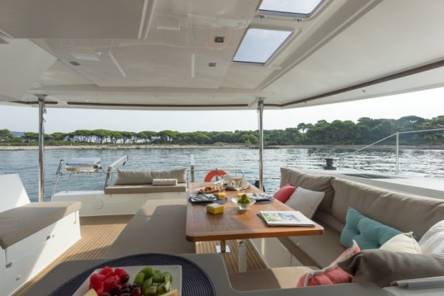 12/09/2016, Cannes (FRA,06), Chantier Fountaine-Pajot, Helia 44