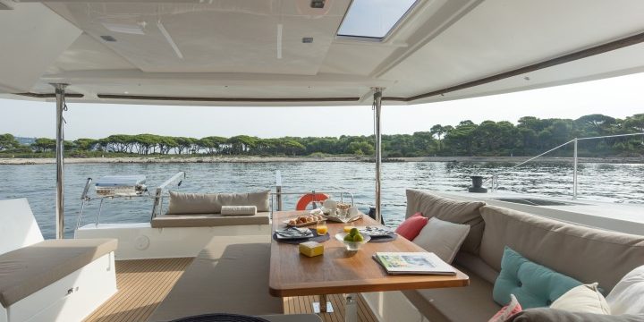 12/09/2016, Cannes (FRA,06), Chantier Fountaine-Pajot, Helia 44